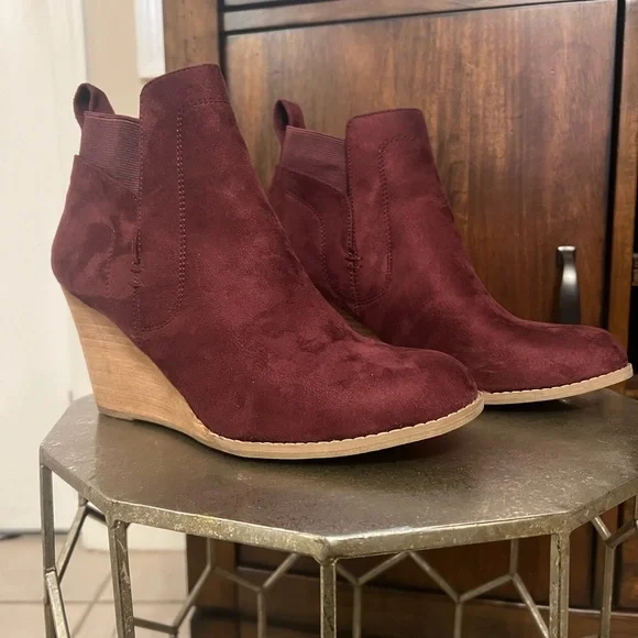 DV by Dolce Vita Burgundy Ankle Booties - Picture 5 of 12